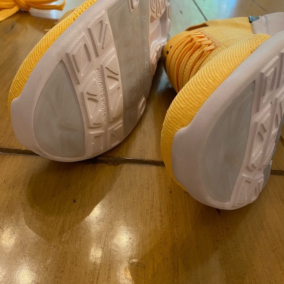 APL Men’s Yellow Techloom Breeze Athletic Sneakers Marigold Lightweight NEW 11.5 - Picture 7 of 16